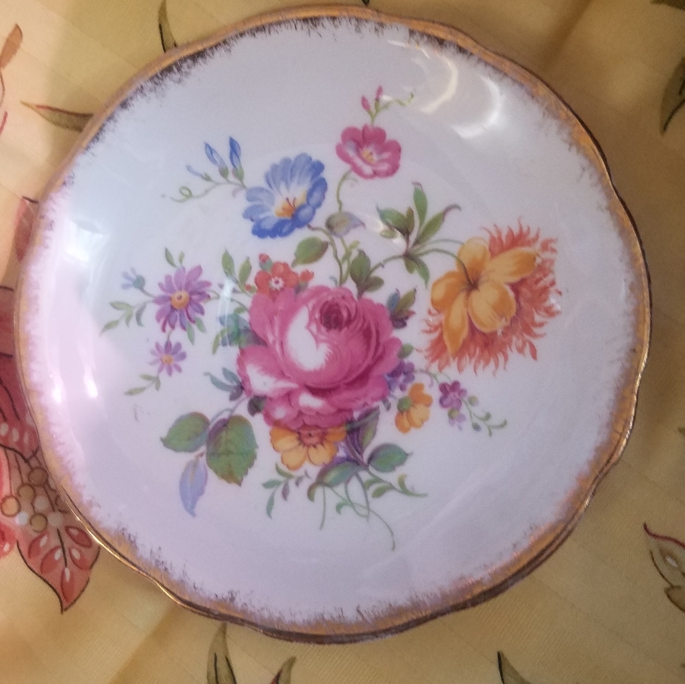 vintage tea cup saucers and salad plate